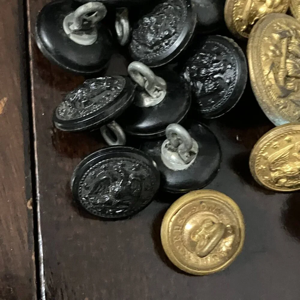 Lot of Vintage US Navy & Navy Medic Buttons WWII Korea Military